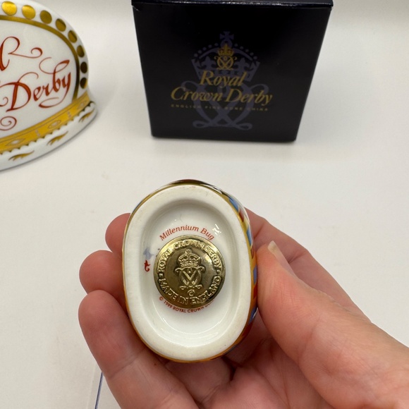 Royal Crown Derby "Millennium Bug" bone china paperweight 1999. Boxed with COA. - Picture 2 of 2